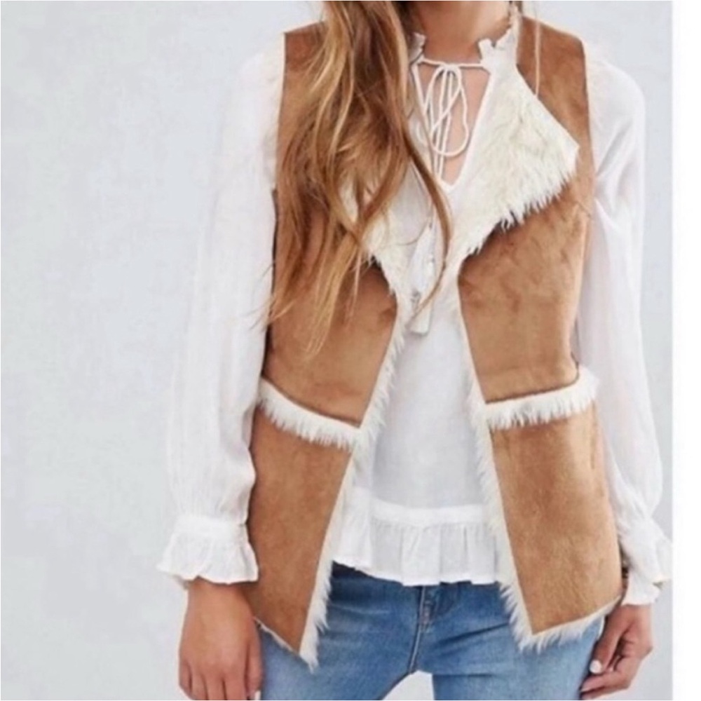Hollister Tan Faux Suede Vest with Cream Faux Fur Lining Size Large